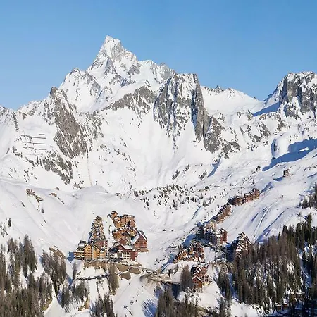 Pierre & Premium Les Hauts Bois アパートホテル ラ・プラーニュ